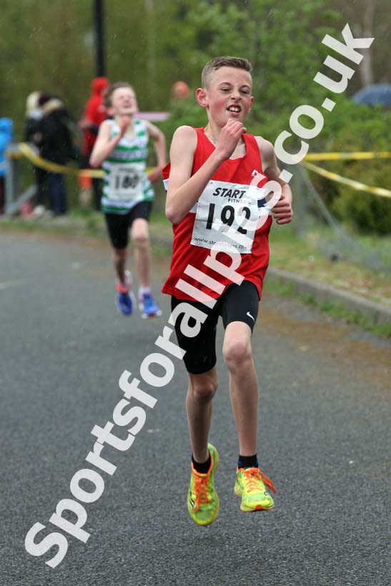 Boys and girls under-13s, Elswick Good Friday Road Races. Photo: David T. Hewitson/Sports for All Pics